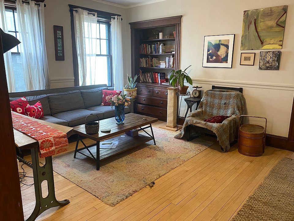 1st image of 271 Huron Ave #1