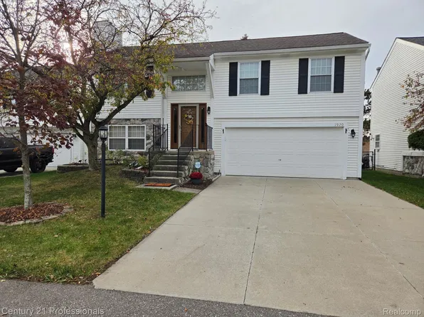1970 W Williams Cir, Westland, MI 48186