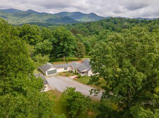 233 Green Vale Ln, Franklin, NC 28734
