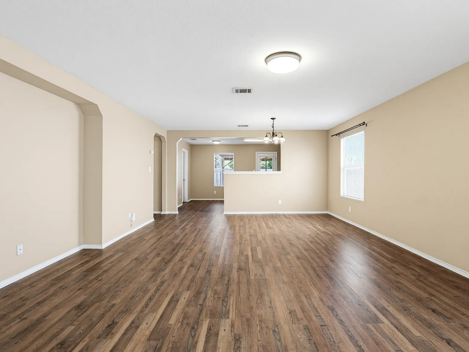 3 bed, 1608 sqft, $1,990 — Photo 4
