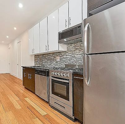 4th image of 256 Graham Ave #3R
