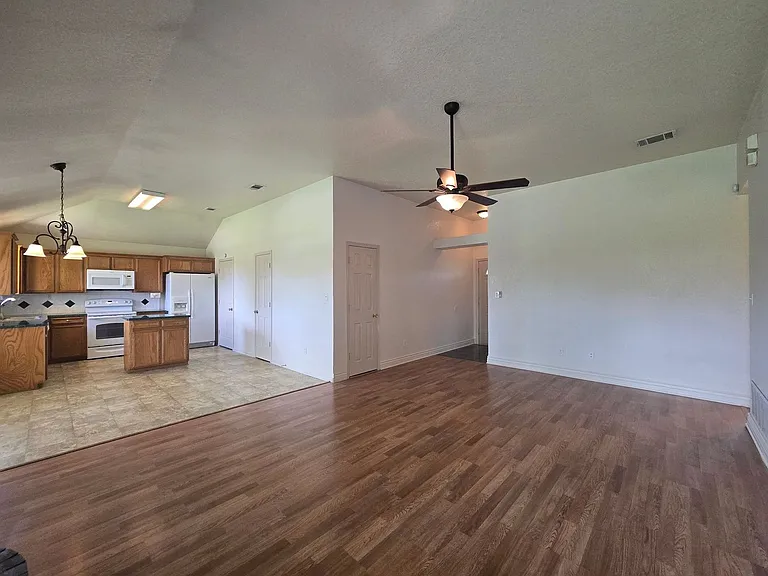2305 Amethyst Dr — Photo 9