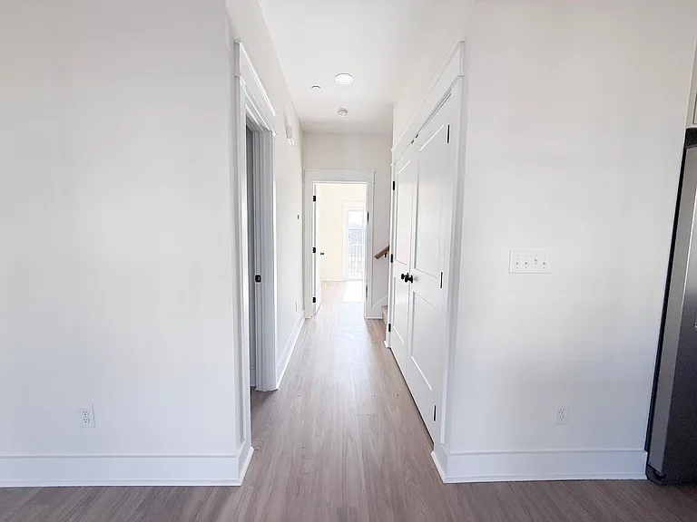 1373 Meridian St — Photo 9