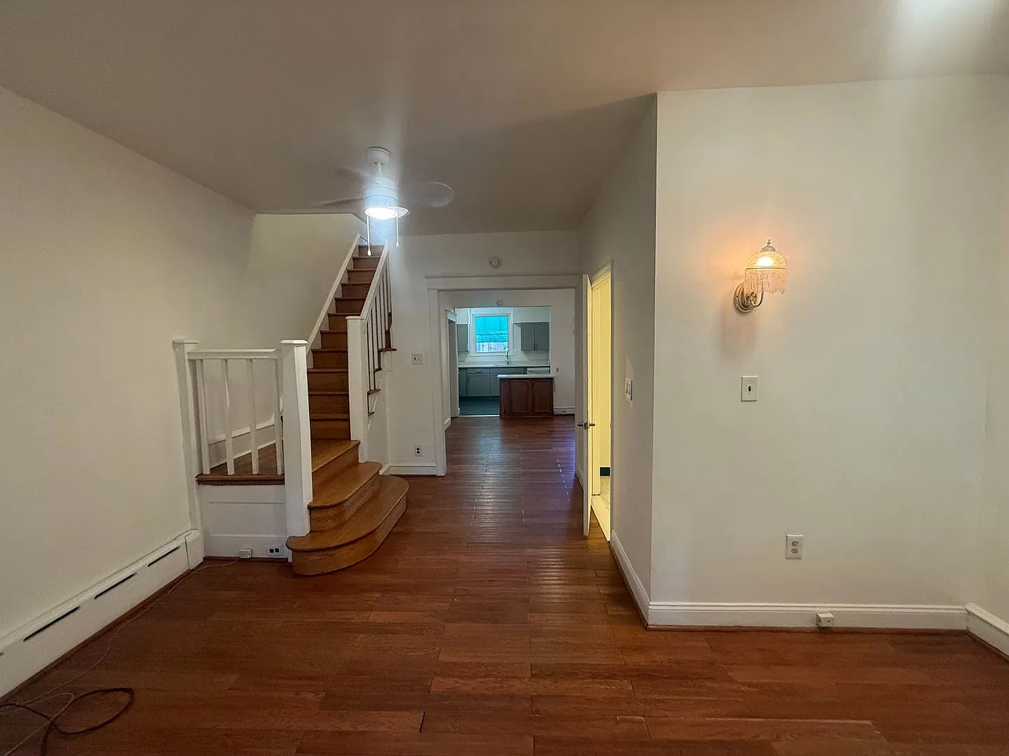 3 bedroom, 1.5 baths house with washer and dryer — Photo 4