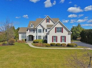 7 Legends Cir, Melville, NY 11747