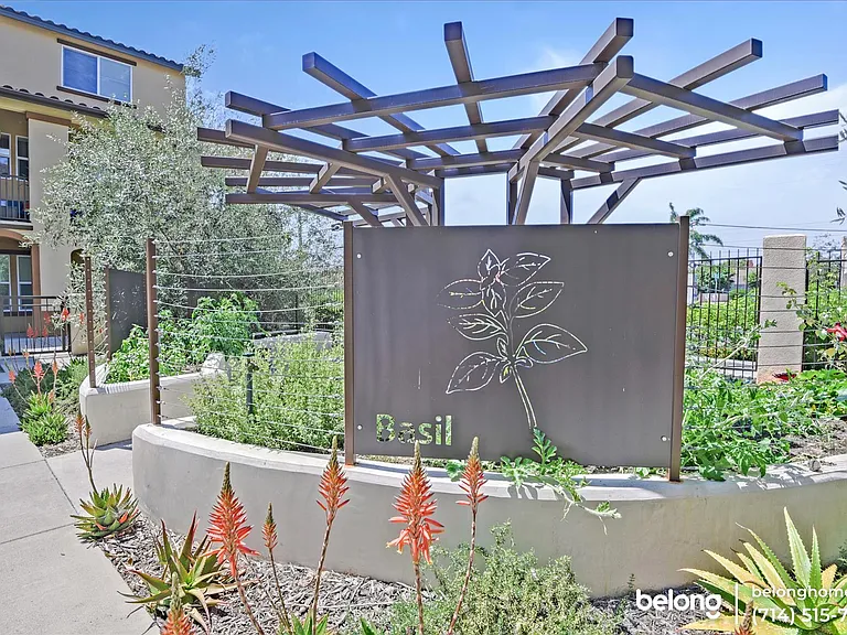 1570 W 1st St #15 — Photo 3