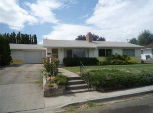 1204 W 3rd St, Grandview, WA 98930