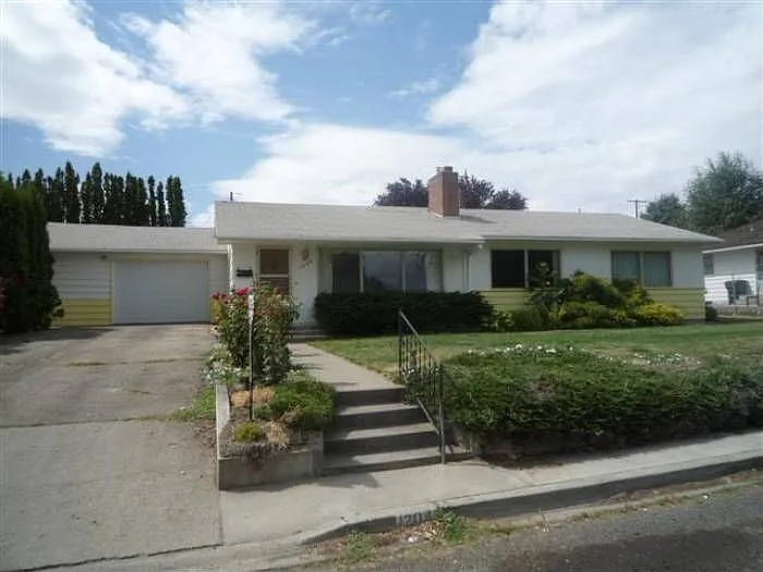 1204 W 3rd St photo 1