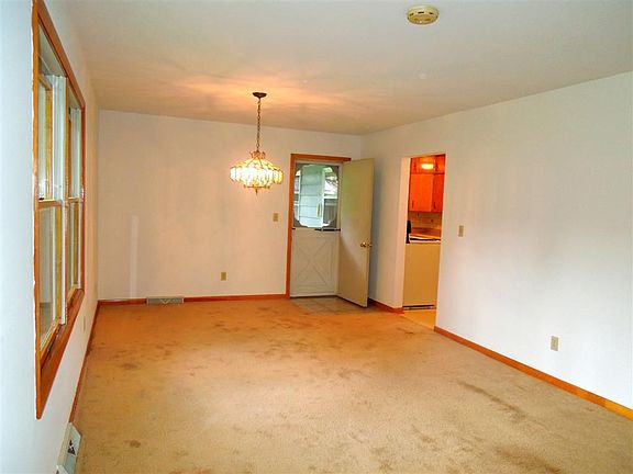 3rd image of 142 Joanne Ln