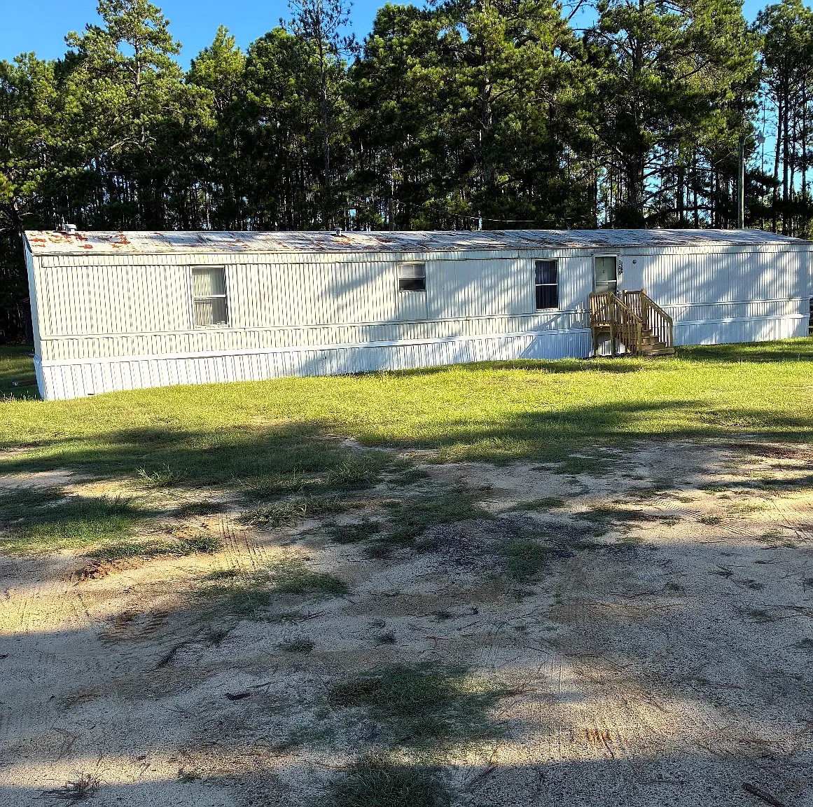 3 bed, 1216 sqft, $1,350 — Photo 1
