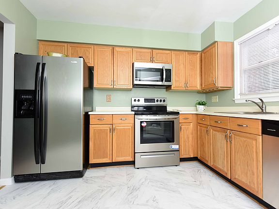 3rd image of 7592 Lakeside Village Dr APT I