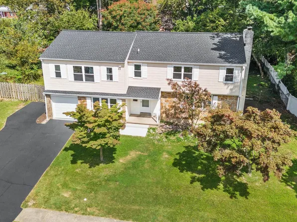110 Country Club Dr, Newark, DE 19711
