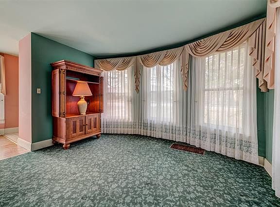 3rd image of 400 N Taylor Ave