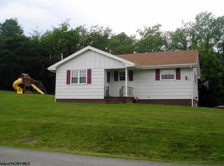1004 Willis Dr, Morgantown, WV 26501