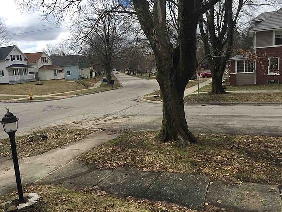 3rd image of 501 Lincoln St