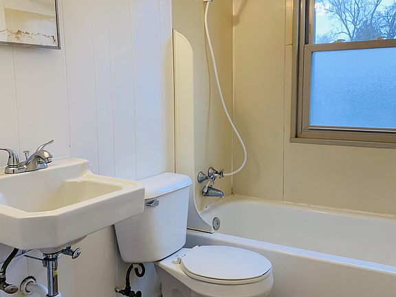 4th image of 300 W Seymour Ave #8