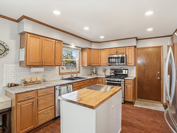 4th image of 38546 N Pine Ave