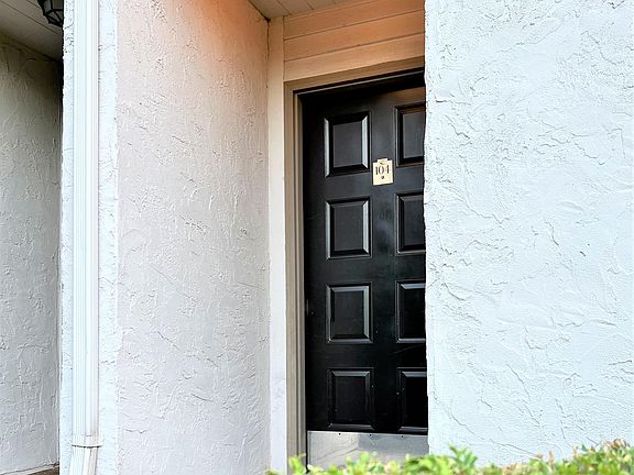 3rd image of 10509 NE 32nd Pl