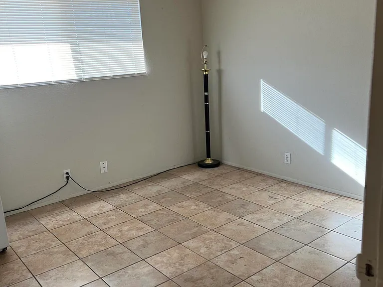 2320 Sandwood Dr #3 — Photo 4
