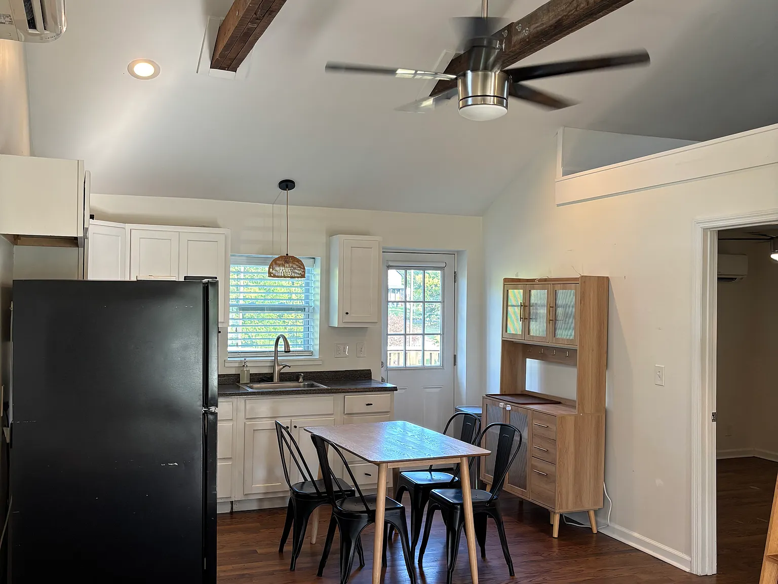 1 bed, 600 sqft, $1,200 — Photo 2