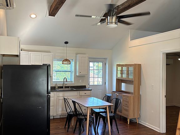 2nd image of 4029A Main St #A