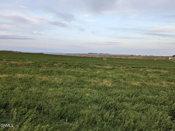 4460 Wrangler Rd, Mandan, ND 58554