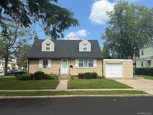 584 8th Street, West Hempstead, NY 11552