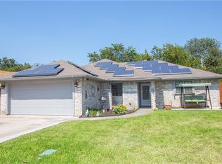 8516 Whitney Dr, White Settlement, TX 76108