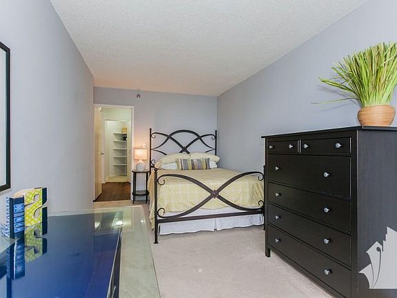 3rd image of 448 E Ohio St #1BR