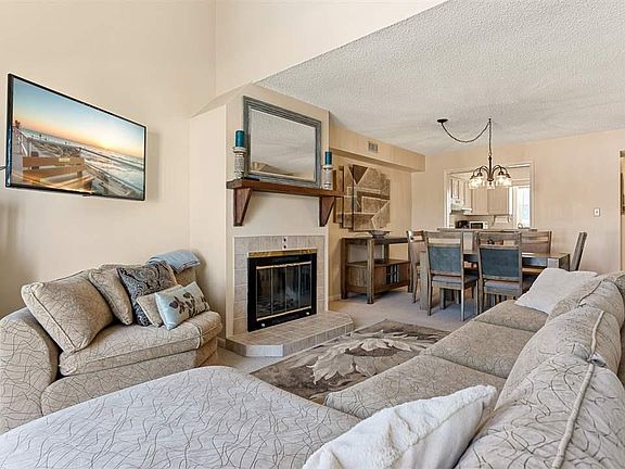 2nd image of 110 E 55th St #110