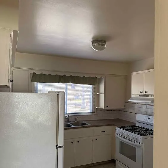 736 Charlotte Ave NW — Photo 7