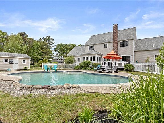 4th image of 32 Cedar Oaks Drive