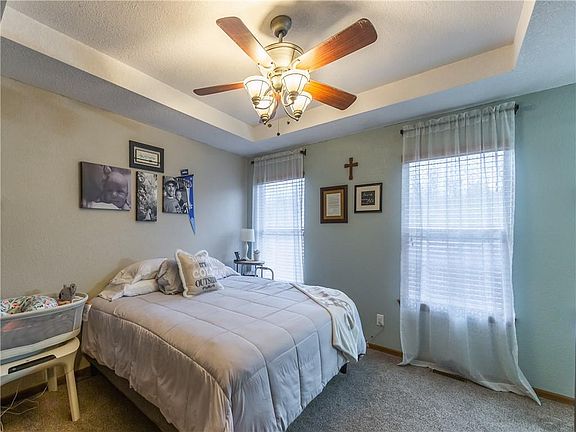 2nd image of 4607 Crystal Dr
