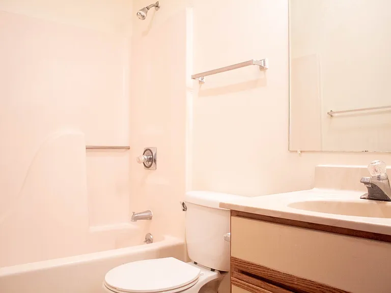 905 W Oregon St — Photo 36