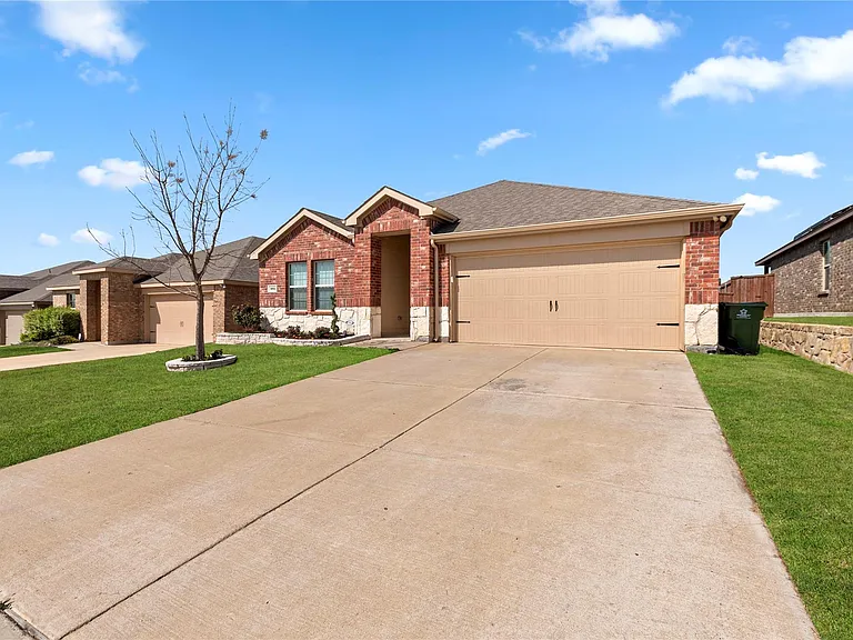 985 Alton Dr — Photo 3