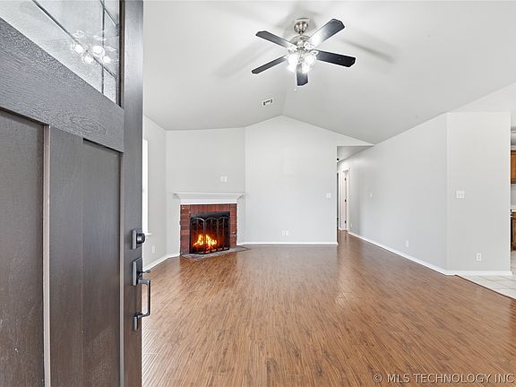 3rd image of 2007 W 57th St S