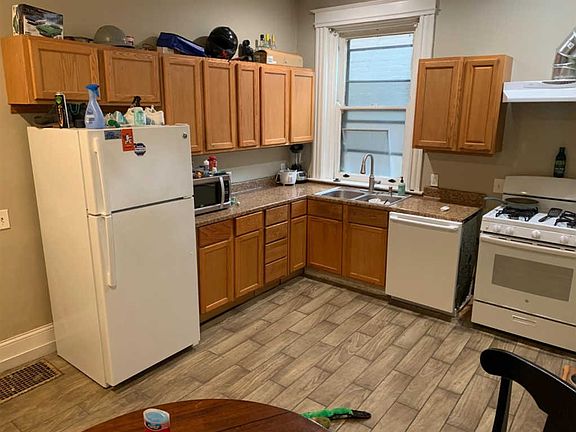 2nd image of 3253 Vine St