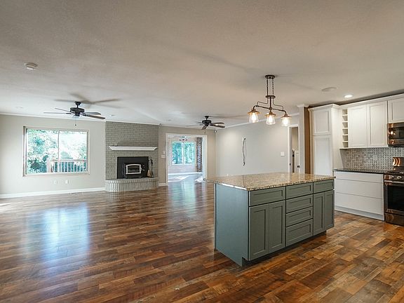 5th image of 1821 Maggie St