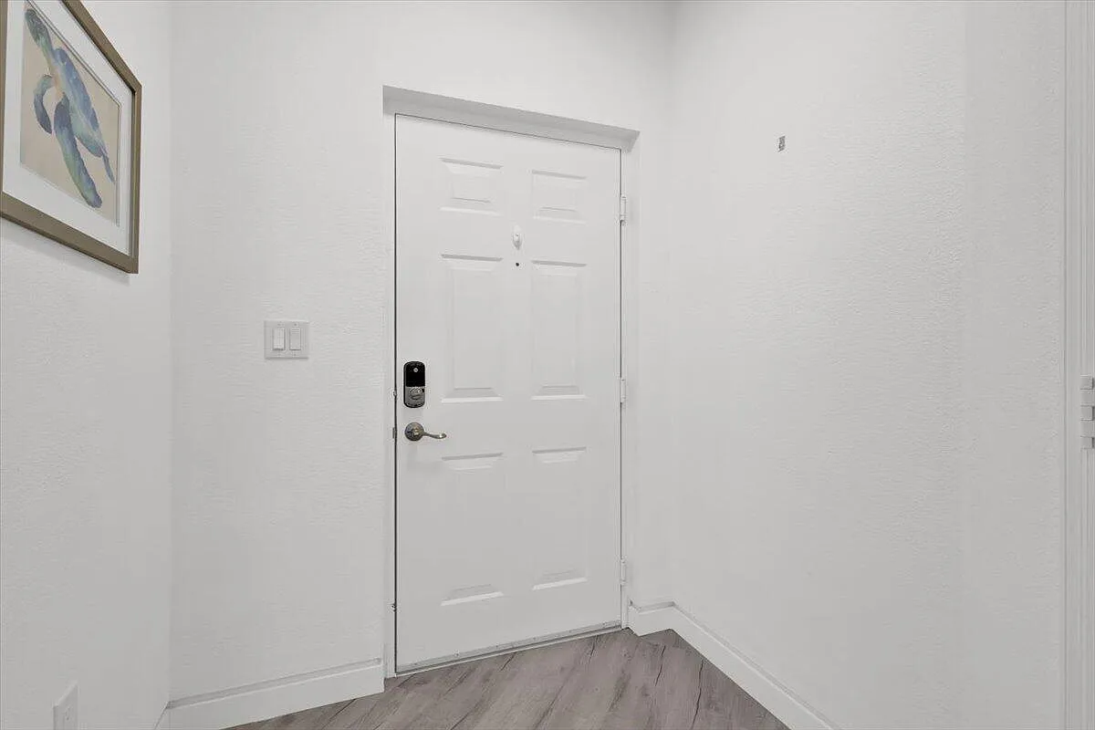 415 NW Flagler Ave — Photo 4