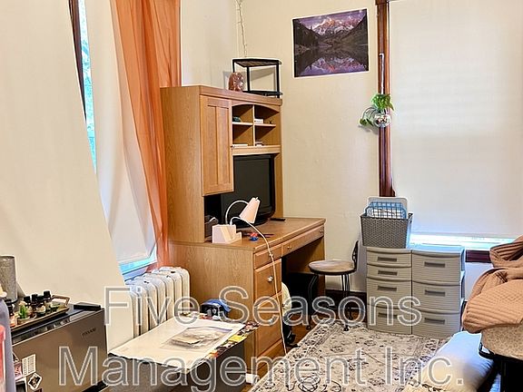 5th image of 122 Buell St #120
