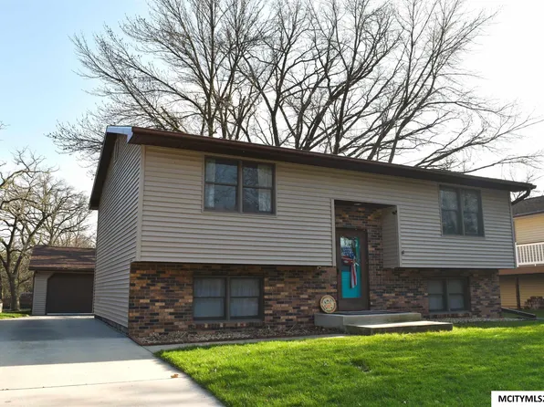 1121 15th St NE, Mason City, IA 50401