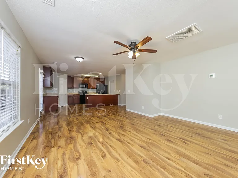 828 Peachtree Meadows Cir — Photo 8