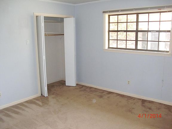 5th image of 306 S Philo Dr