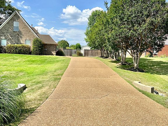 4th image of 1570 Montys Cir