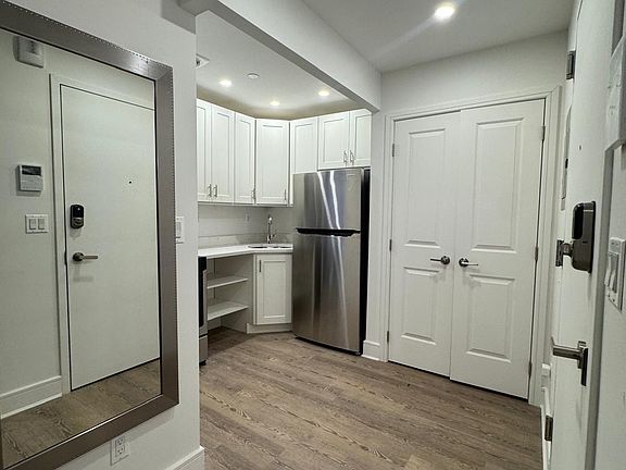 2nd image of 45 W 81st St #6P