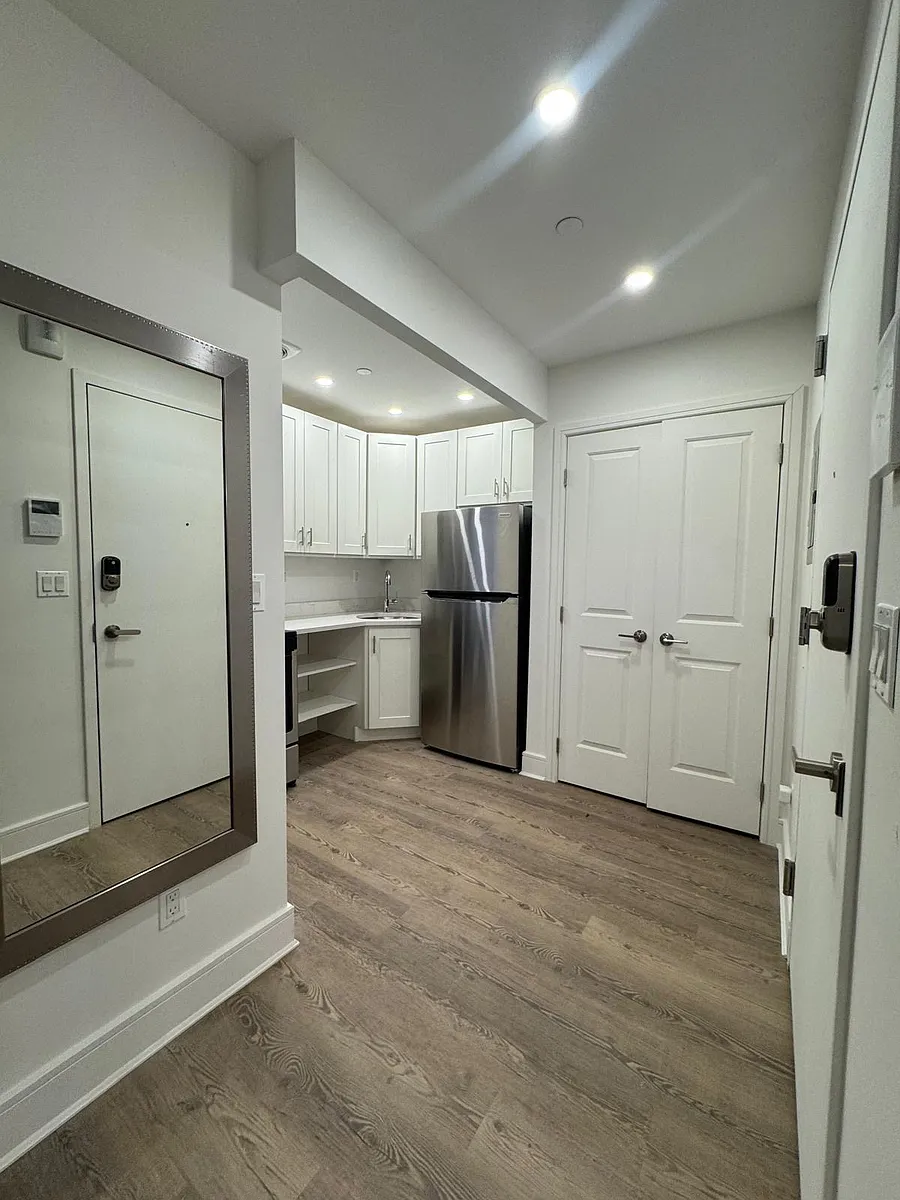Building Photo - 45 W 81st St #6P