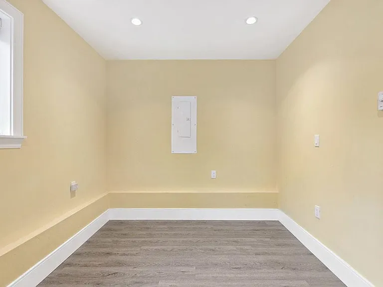 1477 E 61st Ave — Photo 15