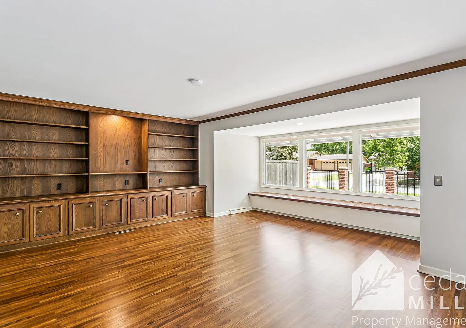 Mid Century Modern Gem In The Heart Of The Village Move In Special — Photo 4