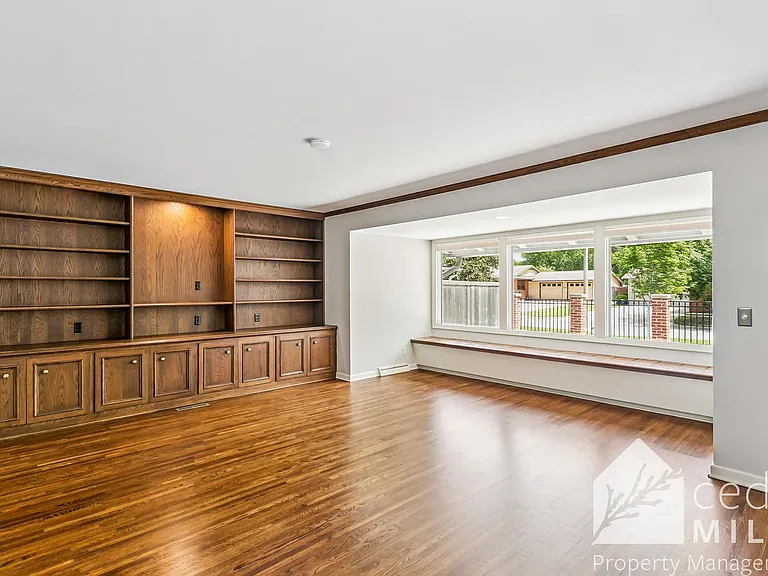 125 S Oakwood Ave — Photo 4