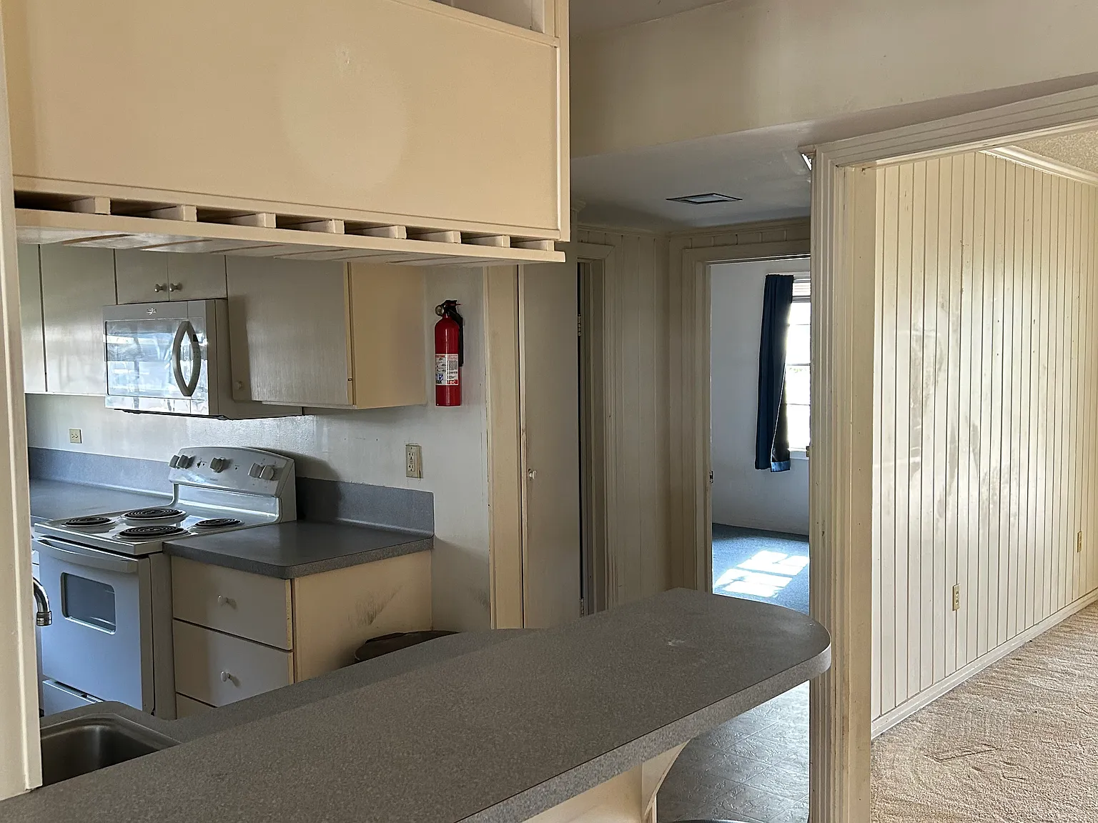 4 bed, 2700 sqft, $1,500 — Photo 2